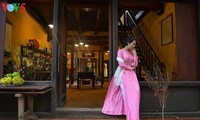 Vietnamesische Tracht “Ao dai” zum Tetfest