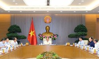 Premierminister Nguyen Xuan Phuc leitet Regierungssitzung