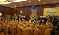 Mönche und Anhänger des Buddhismus in Laos gedenken dem Staatspräsidenten Tran Dai Quang