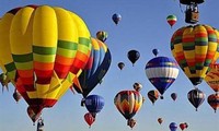 Eröffnung des Festivals mit Luftballons in Hue