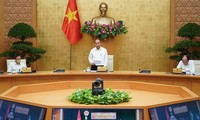 Premierminister Nguyen Xuan Phuc leitet die Online-Konferenz zur Auszahlung der öffentlichen Investition