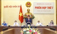 Parlamentspräsident Vuong Dinh Hue leitet Sitzung des nationalen Wahlrats