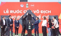 Originalpokal der FIFA Frauen-WM in Hanoi