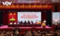 Parlamentspräsident Vuong Dinh Hue trifft Wähler in Hai Phong