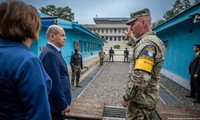 Bundeskanzler Olaf Scholz besucht DMZ zwischen Nord- und Südkorea