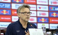 Fußballtrainer Troussier sucht nach weiteren Fußballspielern aus Ausland