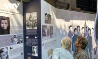 Fotoausstellung zum Jahrestag der Befreiung Hanois