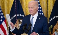 ທ່ານປະທານາທິບໍດີ ອາເມລິກາ Joe Biden ລົງນາມຮ່າງກົດໝາຍງົບປະມານຊົ່ວຄາວຊ່ວຍລັດຖະບານບໍ່ຕ້ອງປິດປະຕູ