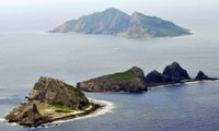 Taiwan activists sail to disputed island 