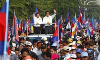  Cambodia opposition forces halt protests march