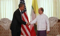 El presidente Barack Obama alienta reformas en Myanmar