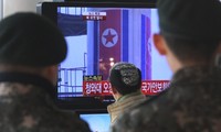 Corea del Norte lanza su controvertido cohete en medio de protestas