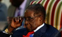 Mugabe dimite como presidente de Zimbabue