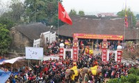 Procesión de elefantes de papel de aldea de Dao Xa