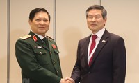 Ministro de Defensa de Vietnam se reúne con sus pares de Corea del Sur y Australia en Singapur