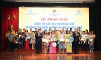 Premian obras periodísticas sobre la reducción de la pobreza en Vietnam