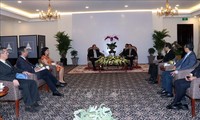 Delegación del Partido Comunista de Cuba visita la Agencia Vietnamita de Noticias