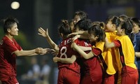 Primer ministro vietnamita felicita a equipos de fútbol del país participantes en SEA Games 30