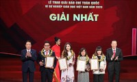 Entregan premios periodísticos nacionales “Por la causa de la educación en Vietnam”