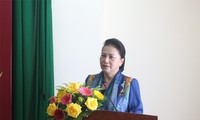 Presidenta del Parlamento vietnamita entrega regalos de Tet a los más desfavorecidos en Ben Tre