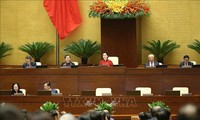 Parlamento de Vietnam debate borrador del informe sobre la XIV legislatura