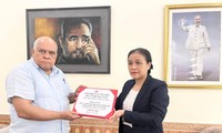 Unión de Organizaciones de Amistad de Vietnam entrega donación para apoyar al pueblo cubano