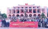 Ciudad Ho Chi Minh celebra encuentro con compatriotas en el extranjero