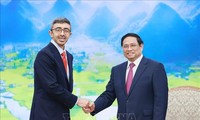 Primer ministro de Vietnam recibe al canciller de los EAU