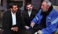 Presidente iraní Ahmadinejad conversa con Fidel Castro en su visita a Cuba