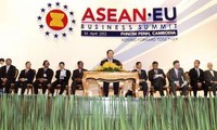 UE y ASEAN intensifican cooperación comercial