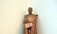 Erigen estatua a Ho Chi Minh en Milán