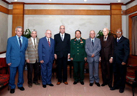 Veteranos cubanos visitan Vietnam