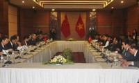 Vietnam, China hold talks on territory, border 