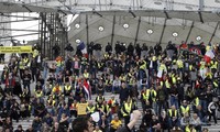 Thousands of yellow vest protesters rally for 21st consecutive week 