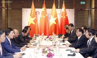 ASEAN 35 정상회의 : 응우옌 쑤언 푹 총리의 외교 접촉행사