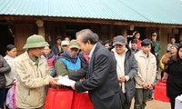 Truong Hoa Binh rencontre des sinistrés des crues à Da Bac