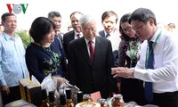 Nguyên Phu Trong à la rentrée scolaire de l’Académie d’agronomie du Vietnam