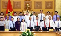 Nguyên Xuân Phuc en réunion avec le Front de la Patrie du Vietnam