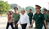 Nguyên Xuân Phuc inspecte la remise à niveau du mausolée de Hô Chi Minh