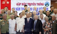 Nguyên Xuân Phuc rencontre d’anciens enfants de troupe