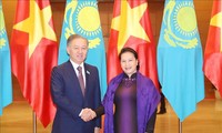 Le chef de la chambre basse kazakh termine son séjour au Vietnam 