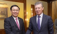 Vuong Dinh Huê s’entretient avec Dmitri Kozak