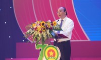 Nguyên Xuân Phuc à la Journée traditionnelle des jeunes volontaires du Vietnam