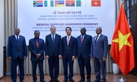 Covid-19 : Remise d’équipements médicaux aux pays africains