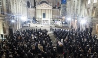 Emmanuel Macron rend hommage à Samuel Paty, «nouveau visage» de la République