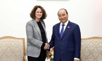 Nguyên Xuân Phuc reçoit Carolyn Turk