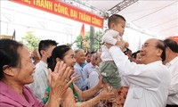 Nguyên Xuân Phuc à la Journée de la grande union nationale à Hai Duong