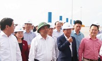 Nguyên Xuân Phuc se rend au complexe portuaire de Cai Mep-Thi Vai