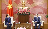 Vuong Dinh Huê reçoit l’ambassadeur du Cambodge