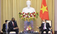 Nguyên Xuân Phuc rencontre Lloyd Austin